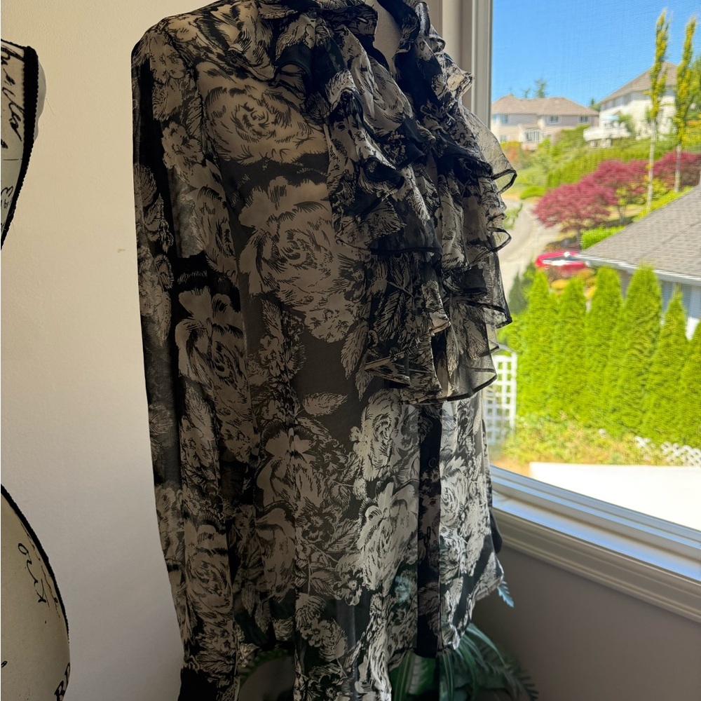❤️NWT❤️ BCBGMAXAZRIA Ruffle Floral Blouse - Size XL - Picture 4 of 11